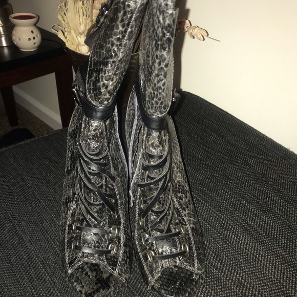 Dollhouse Open Toe - Picture 2 of 3